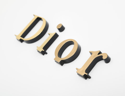  Logo relief pour PLV OR Dior 