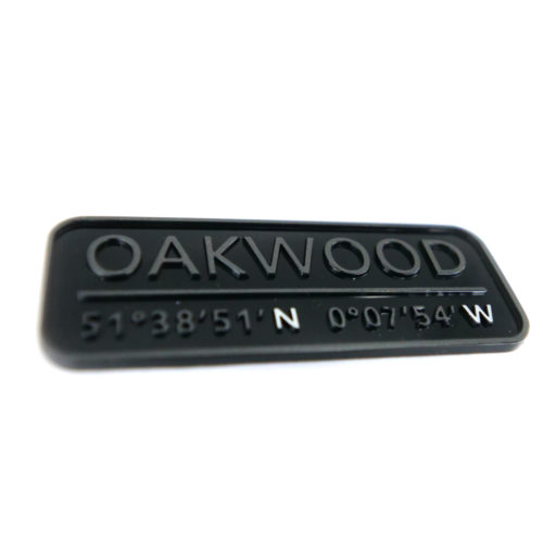 Logos, emblèmes et monogrammes en relief - PLANCHE DE BORD OAKWOOD